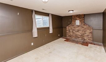 202 11th Ave NW, Altoona, IA 50009