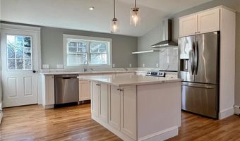45 Trout Dr, Middletown, RI 02842