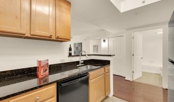 880 N POLLARD St 801, Arlington, VA 22203
