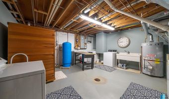 48156 268th St, Brandon, SD 57005