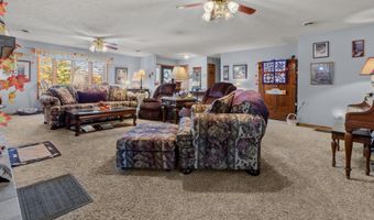 2007 Oakridge Dr, Ava, MO 65608