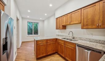 6 GOLDLEAF Ct, Bethesda, MD 20817