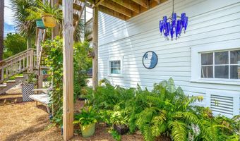 19 Leslie St, Apalachicola, FL 32320