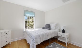 42 Camden Rd, Narragansett, RI 02882