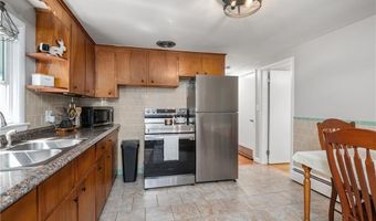 18 Oak Hill Ave, North Smithfield, RI 02896