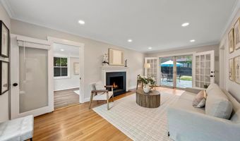 3801 LORCOM Ln N, Arlington, VA 22207