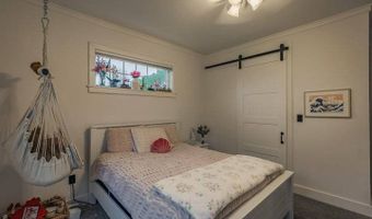 917 McDonald Dr, Amsterdam, NY 12070