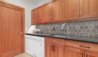 6921 AYR Ln, Bethesda, MD 20817