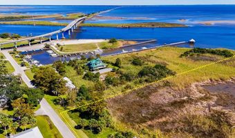 94 Bay Ave, Apalachicola, FL 32320