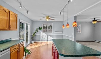 4 Cobble Hill Rd, Lincoln, RI 02865