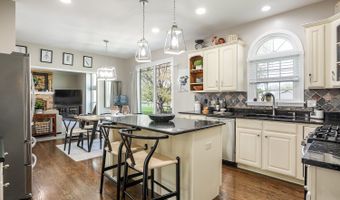 3741 Persimmon Dr, Algonquin, IL 60102