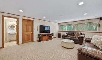 2631 N Stuart Dr, Arlington Heights, IL 60004