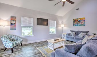 4082 Cardinal St, Bay St. Louis, MS 39520