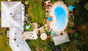 44 Heritage Dr, Warwick, RI 02818