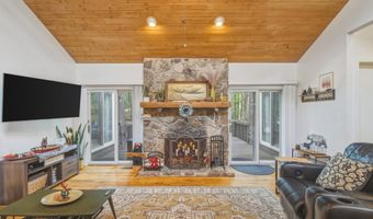 203 BRENDA Ln, Basye, VA 22810
