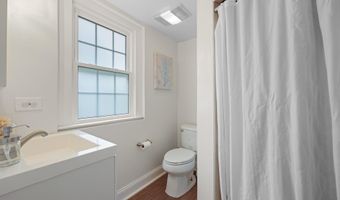 1130 17TH St S, Arlington, VA 22202