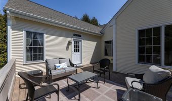 25 Southern View Dr, Narragansett, RI 02882