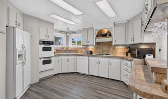 21986 LAUREL Ave, Aurora, OR 97002