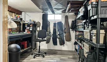 424 Hilltop Rd, Ames, IA 50014