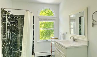 247 Oaklawn Ave, Cranston, RI 02920
