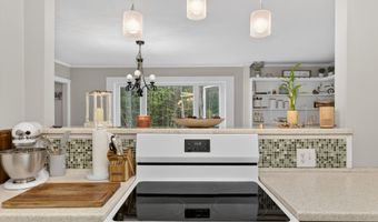 6 North Rd, Foster, RI 02825
