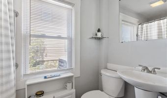 32 Union St, East Greenwich, RI 02818