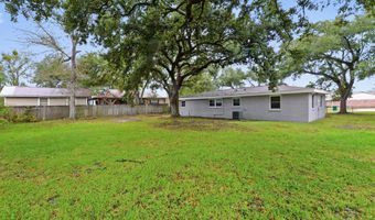 542 Demontluzin Ave, Bay St. Louis, MS 39520