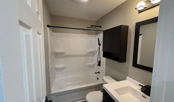 613 E Highland St, Aurora, MO 65605