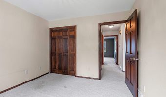 923 W WINDTREE Dr, Appleton, WI 54914