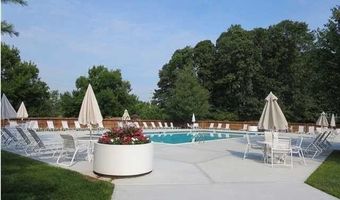 129 Dumbarton Hill Ct, Aberdeen, NJ 07747
