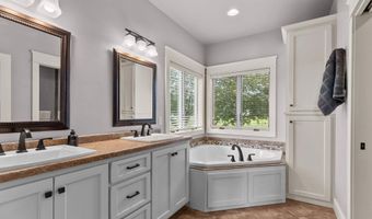 1106 BOBBY Ct, Appleton, WI 54915
