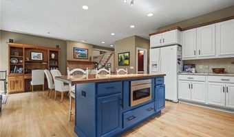 1250 Woodsview Dr, Akron, OH 44313