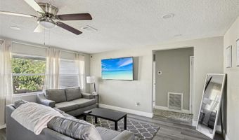 520 FAIRFAX Ln, Apollo Beach, FL 33572