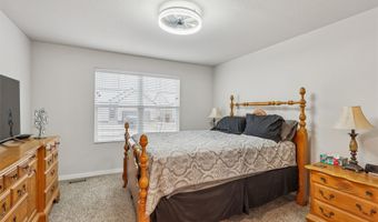2202 Barry Dr, Adel, IA 50003