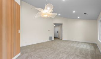1727 W Hawkes St 8, Arlington Heights, IL 60004