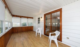 570 Garfield Ave, Belford, NJ 07718