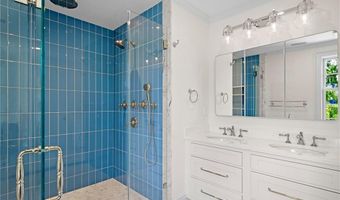 75 Bridge St, Newport, RI 02840
