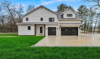 690 Club Dr W, Aurora, OH 44202