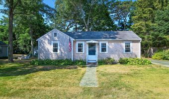 7 Freeman St, Bourne, MA 02532