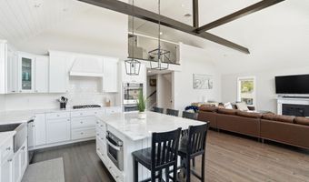 4 Cross Rd, Bourne, MA 02532