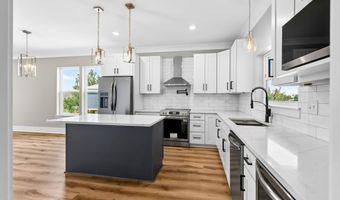 10113 Bald Eagle Dr, Biloxi, MS 39532