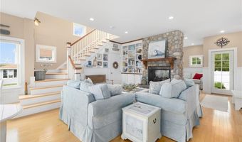 439 Wandsworth St, Narragansett, RI 02882