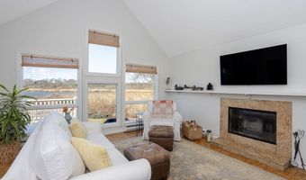 8 Key Ct, Newport, RI 02840