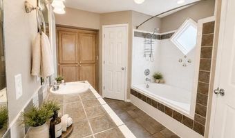 2114 Oakglen Dr, Ardmore, OK 73401