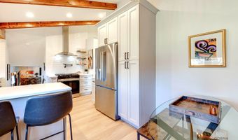 2042 S Goebbert Rd, Arlington Heights, IL 60005