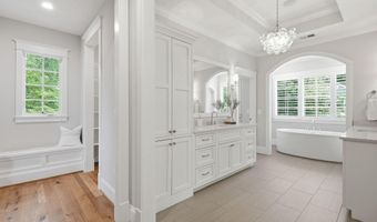 3555 N DICKERSON St, Arlington, VA 22207
