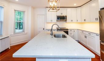 5 Gardiner St, Newport, RI 02840