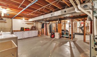 77 Sundridge Dr, Amherst, NY 14228