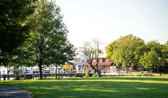 1305 E ABINGDON Dr 2, Alexandria, VA 22314