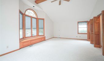 100 W Maplemere Rd, Amherst, NY 14221